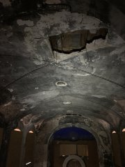 poškozená klenba