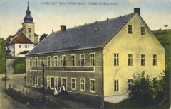 starší pohlednice části vsi s kostelem