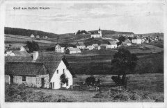 dobová pohlednice vsi s kostelem