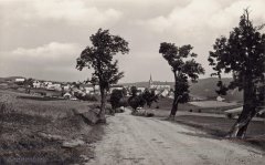celkový pohled na město s kostelem