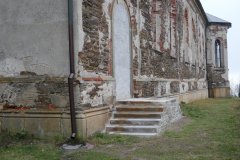 opravené boční přístupové schodiště ke kostelu