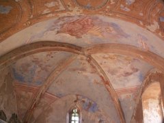 pohled do interiéru - klenba presbytáře
