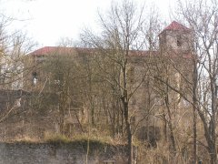 pohled zleva