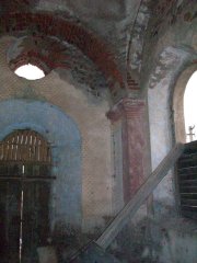 okno směrem na západ