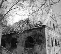zdevastovaný kostel