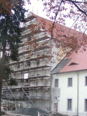 pohled zepředu zprava
