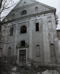 průčelí kostela