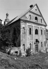 zdevastovaný kostel