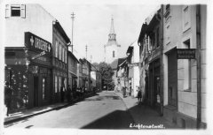 dobová pohlednice města s kostelem