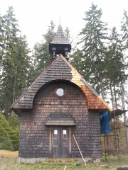 průčelí kaple