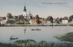 dobová pohlednice vsi s kostelem