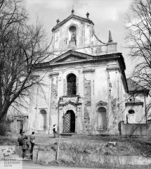 průčelí kostela
