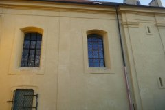 opravené okno na levé straně lodi