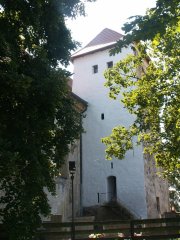 pohled na věž kostela