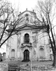 průčelí kostela