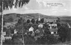 dobová pohlednice vsi s kostelem