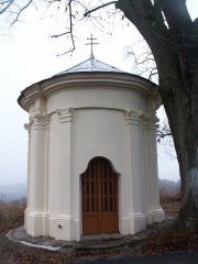 průčelí kaple