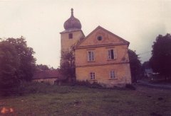 kostel s farou