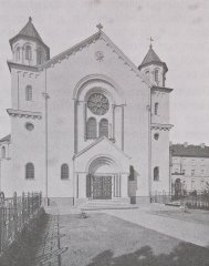průčelí kostela