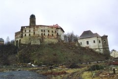 celkový pohled na kostel a zámek