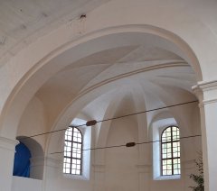 pohled do interiéru - klenba kněžiště