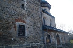 pohled zezadu zleva