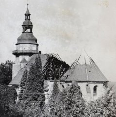 kostel po požáru