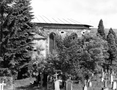 kostel s provizorní střechou