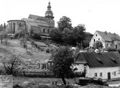 kostel s provizorní střechou