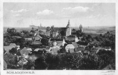 dobová pohlednice města s kostelem