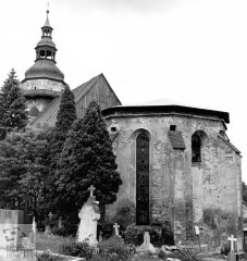 kostel s provizorní střechou
