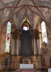 pohled do interiéru - presbytář