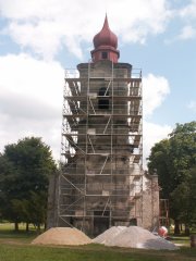 průčelí kostela