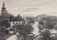 náves s kostelem