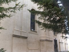 detail přední části zleva