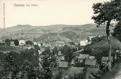 starší pohlednice města s kostelem (vlevo)