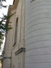 detail přední části zleva