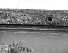 starší foto kostela - poškozená střecha