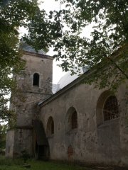 pohled na věž kostela