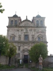 průčelí kostela