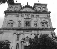 průčelí kostela