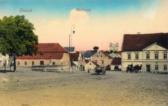 dobová pohlednice města s kostelem (v pozadí)