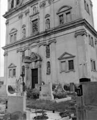 průčelí kostela