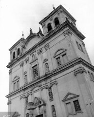 průčelí kostela