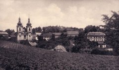 dobová pohlednice s motivem kostela