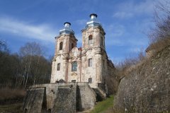 pohled zepředu zprava