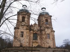 průčelí kostela