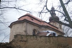 pohled zezadu zleva