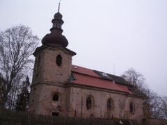 pohled zepředu zprava - spravená část střechy