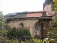 pohled zleva - nová část střechy